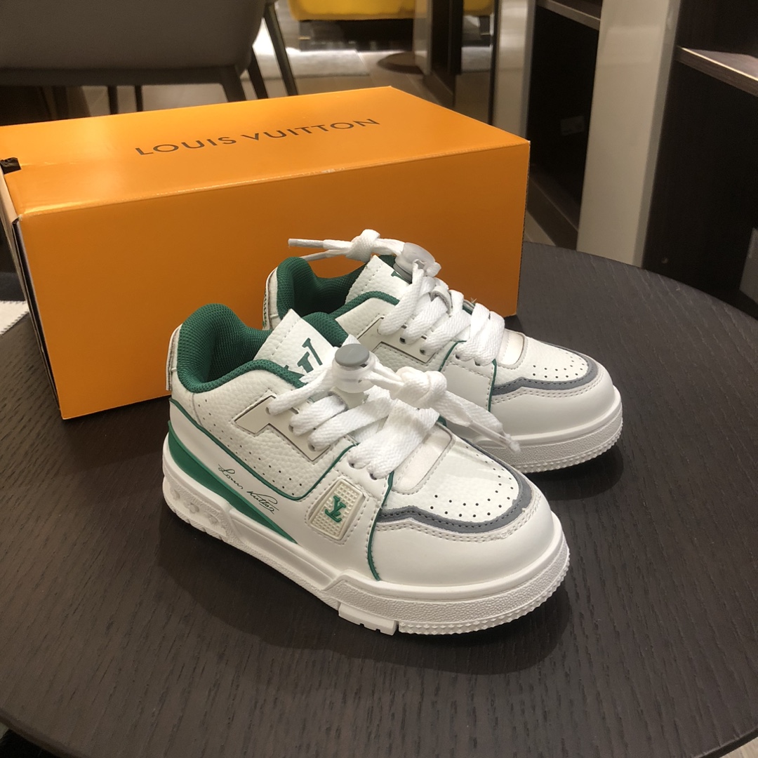 Children's shoes child